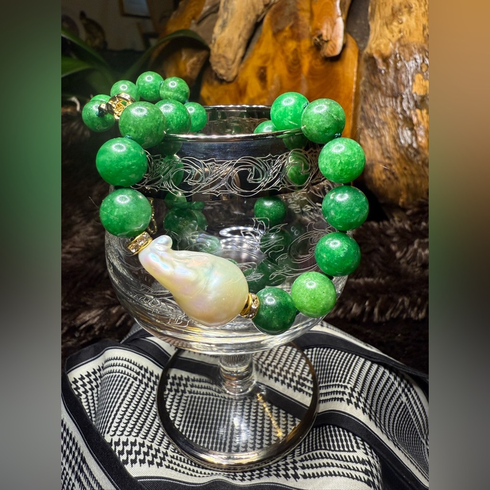Elegant Green Jade Knotted Necklace with Pearl Baroque Accent